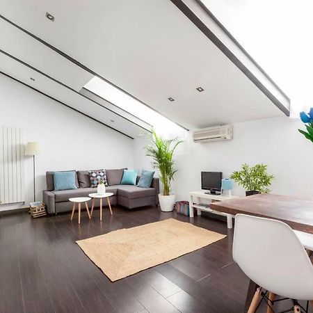 Stunning Newly refurbished loft at Malasaña's heart Madrid Exterior foto