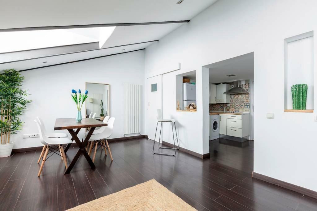 Stunning Newly refurbished loft at Malasaña's heart Madrid Exterior foto