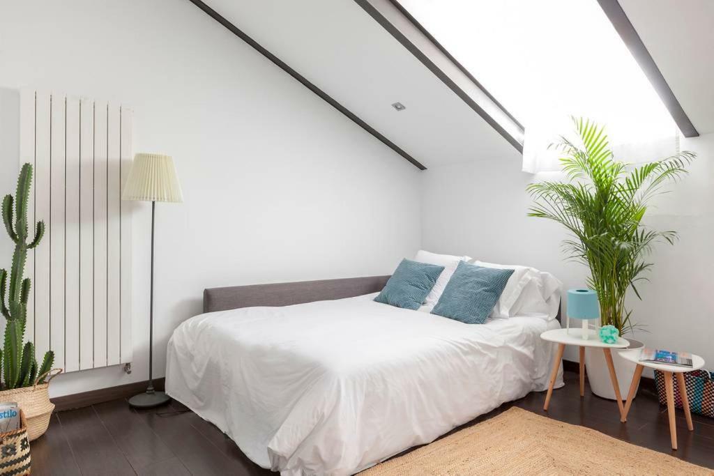Stunning Newly refurbished loft at Malasaña's heart Madrid Exterior foto